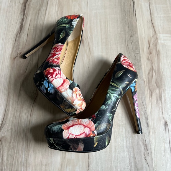 Shoes - Floral heels size 8